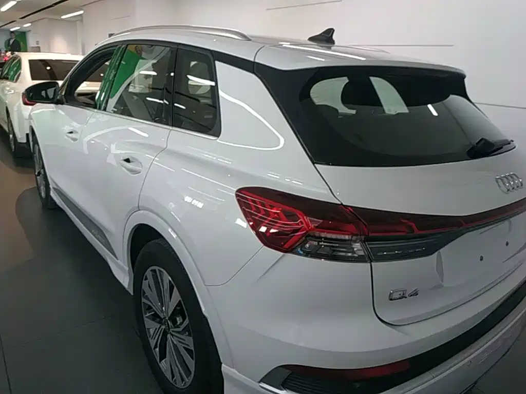 Audi Q4 e-tron 2025 2024 40 e-tron Pioneer Edition
