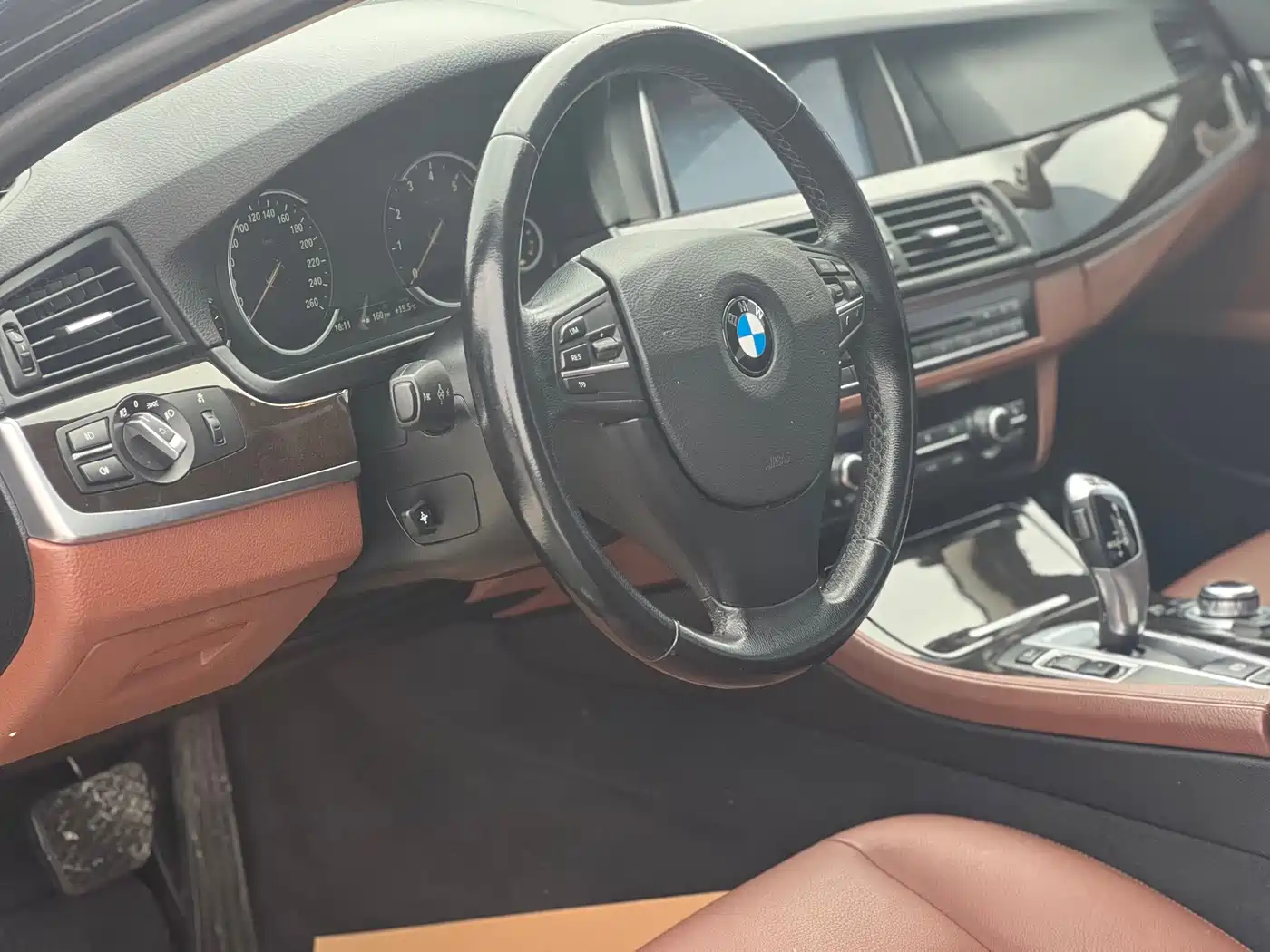 BMW 5 Series 2014 525Li Leading фото 7