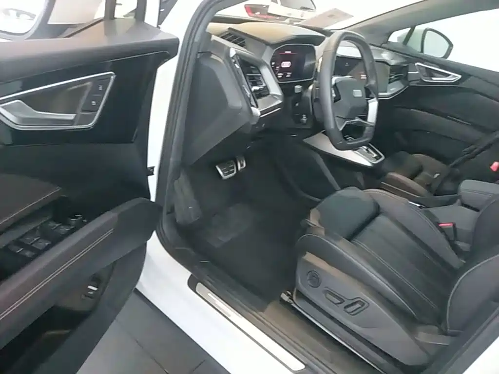 Audi Q4 e-tron 2025 2024 40 e-tron Pioneer Edition