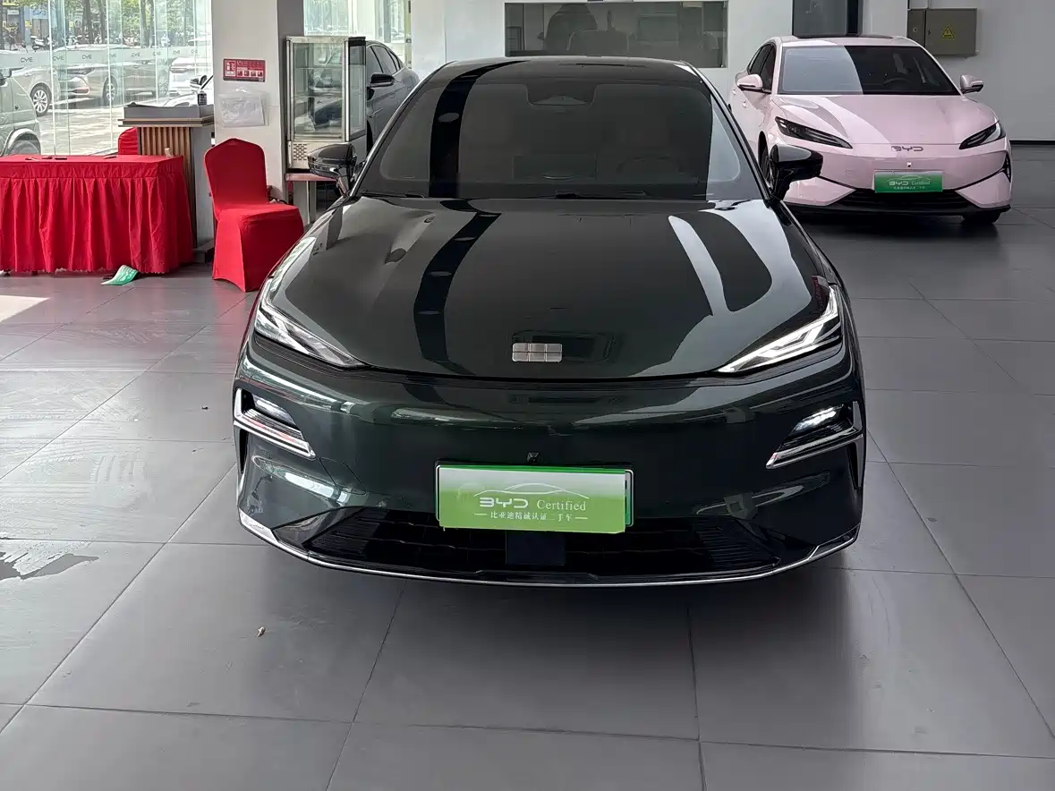 Geely Galaxy Galaxy Xingyao 8 2025 2025 Model 130km EM-i Flagship Edition