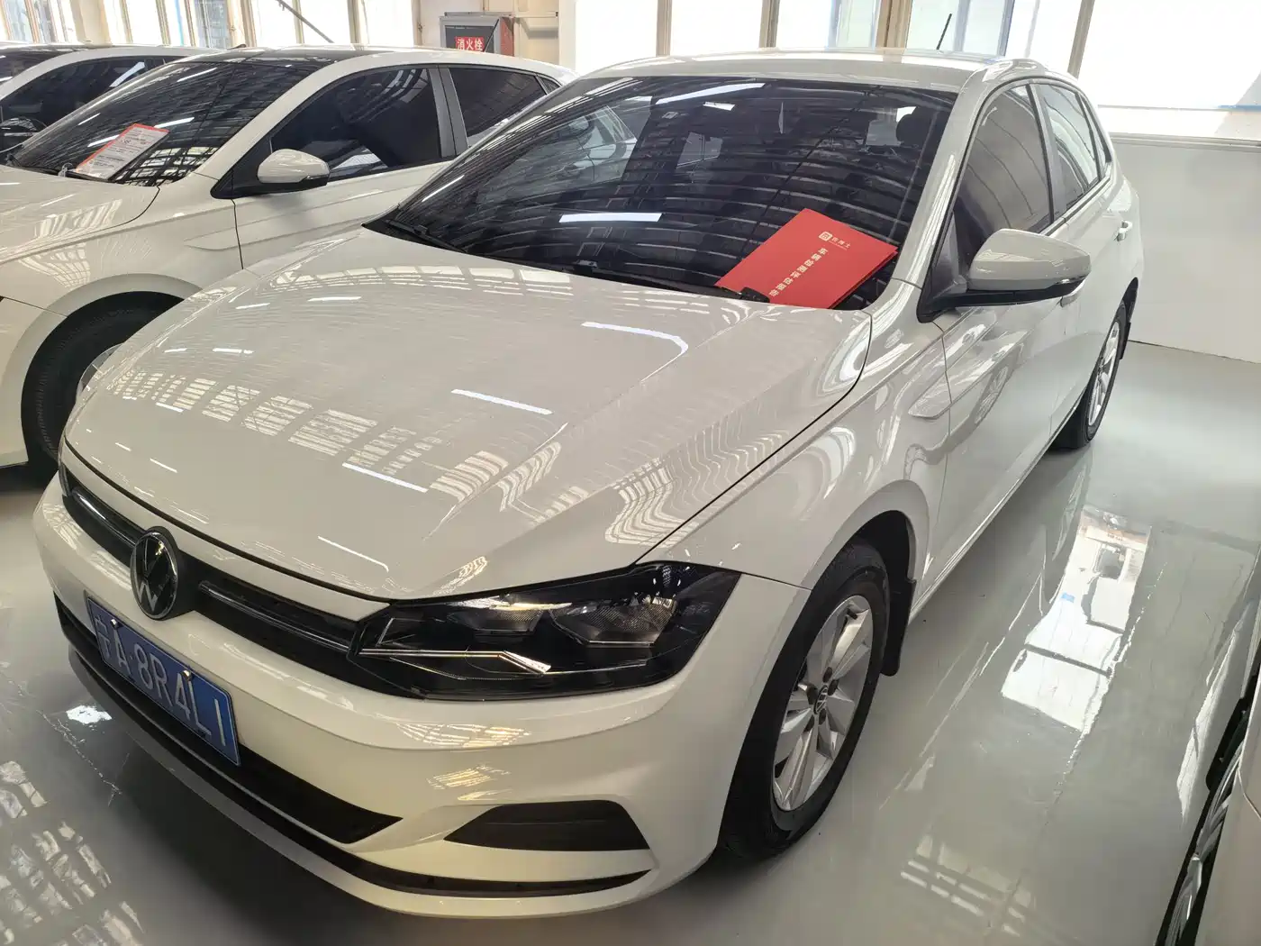 VOLKSWAGEN POLO