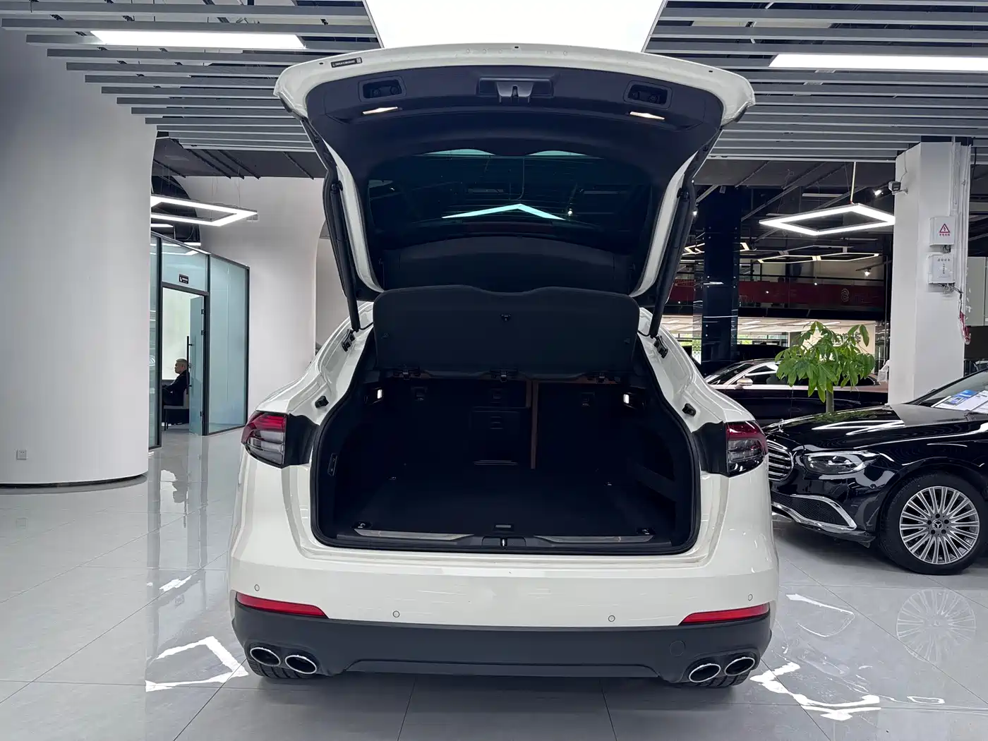 Maserati Levante 2021 3.0T Standard Edition фото 17