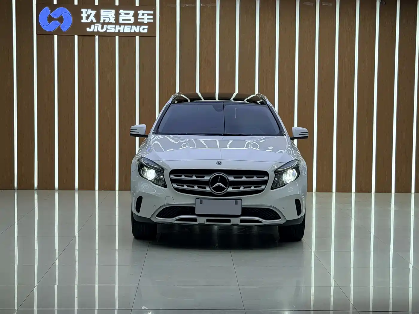 Mercedes-Benz GLA 2018 GLA 200 Dynamic фото 2