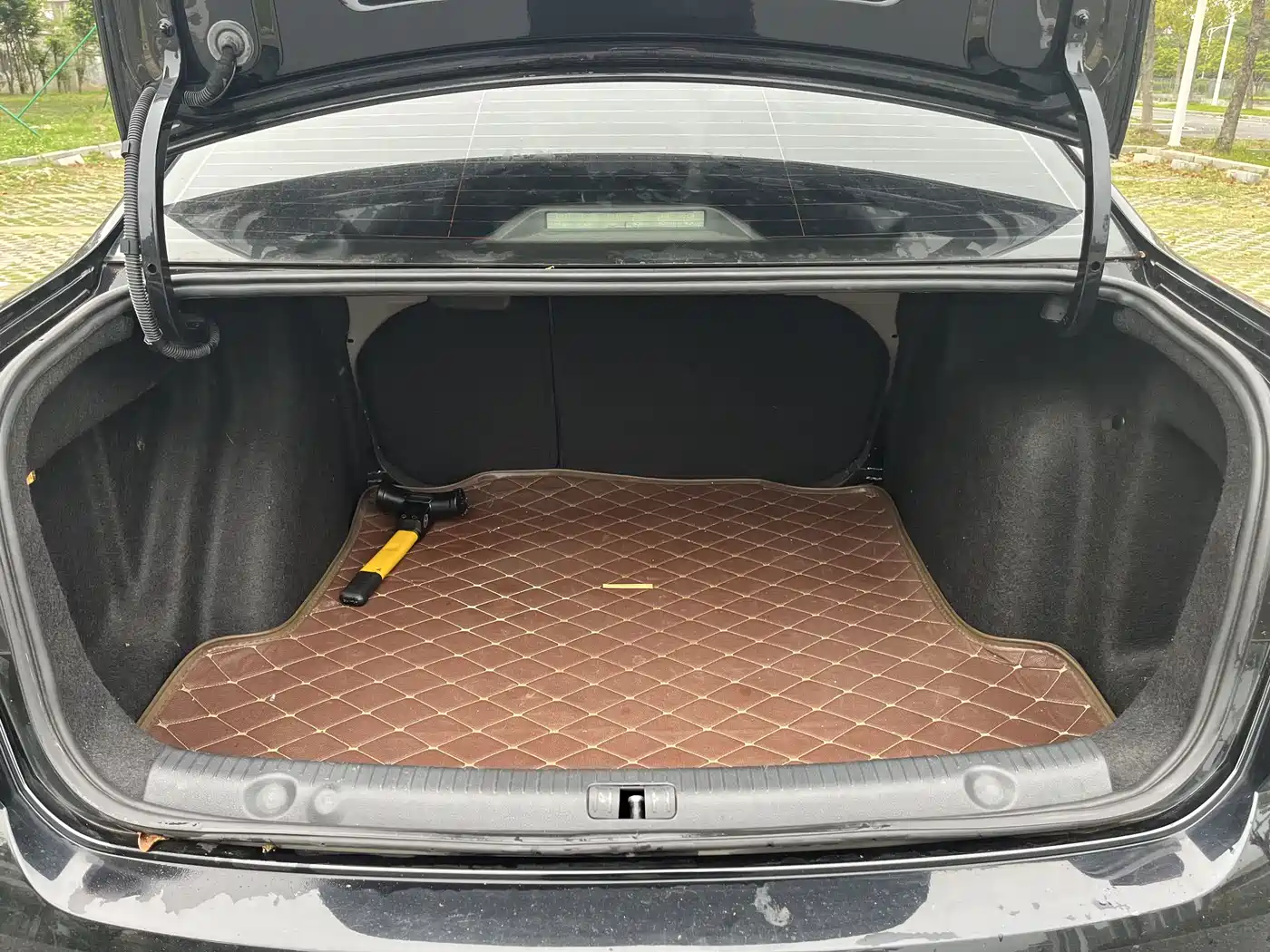 Volkswagen Lavida 2015 1.6L Automatic Comfort Edition фото 11