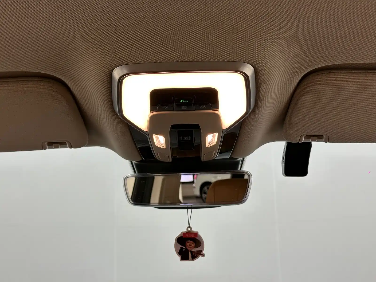 Фото 26 - Hongqi HQ9 PHEV