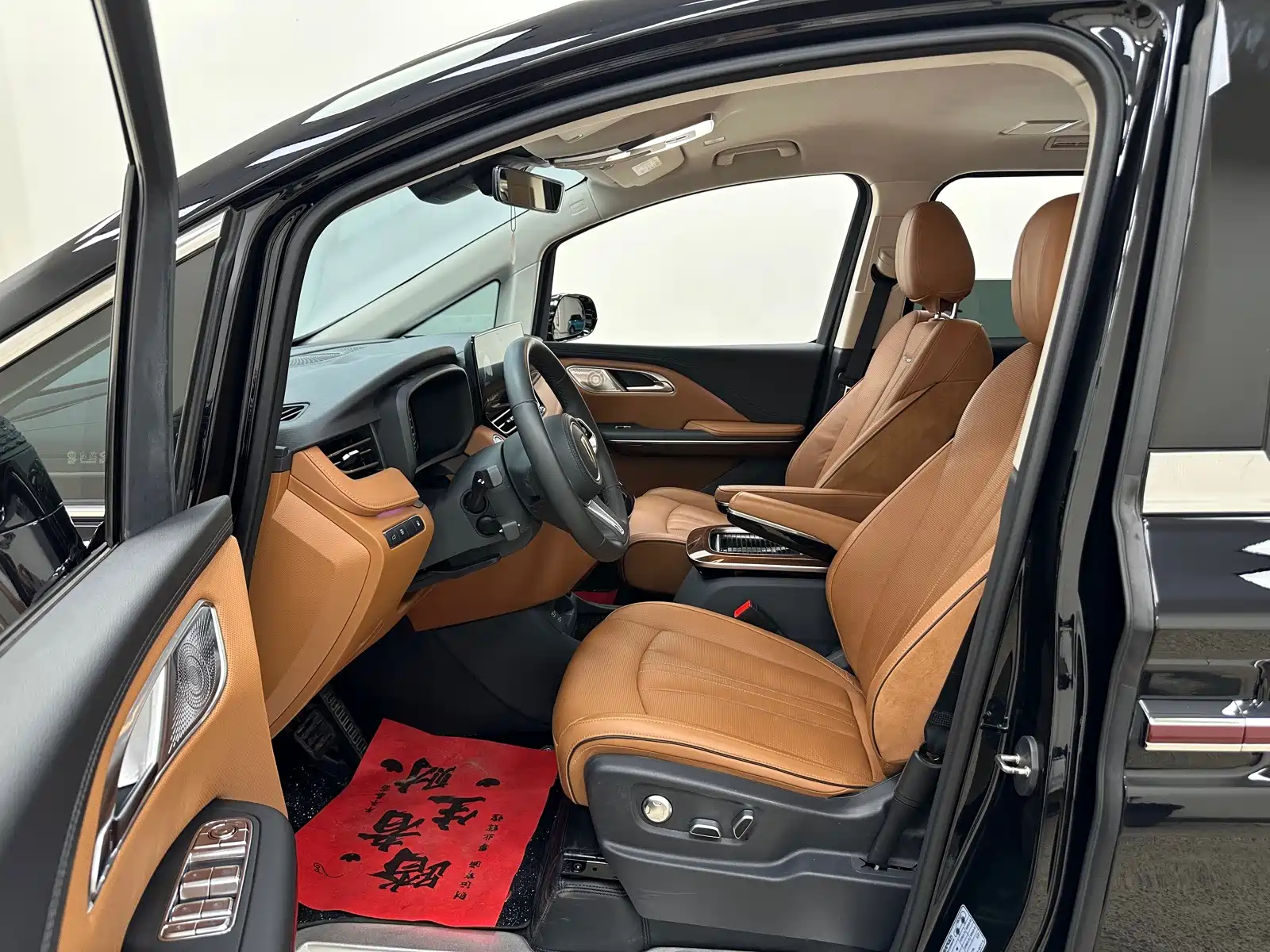 Фото 15 - Hongqi HQ9 PHEV