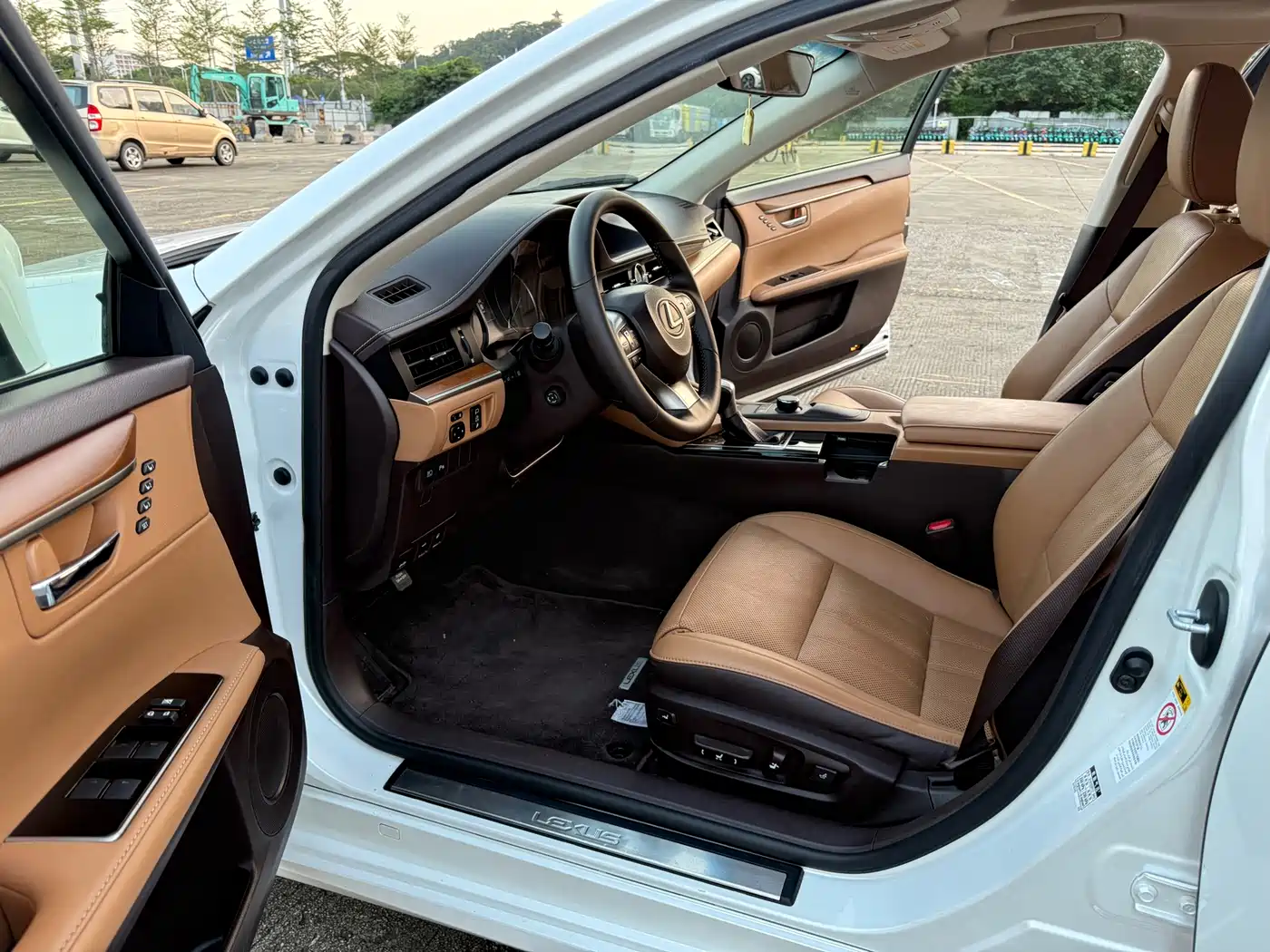 Фото 4 - Lexus ES