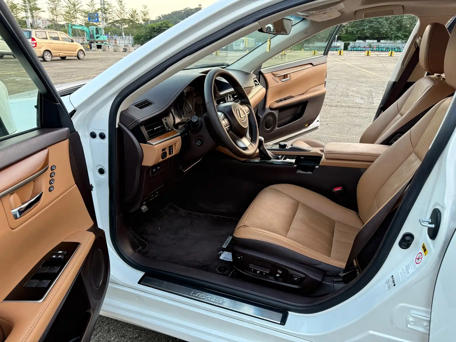 Фото 4 - Lexus ES