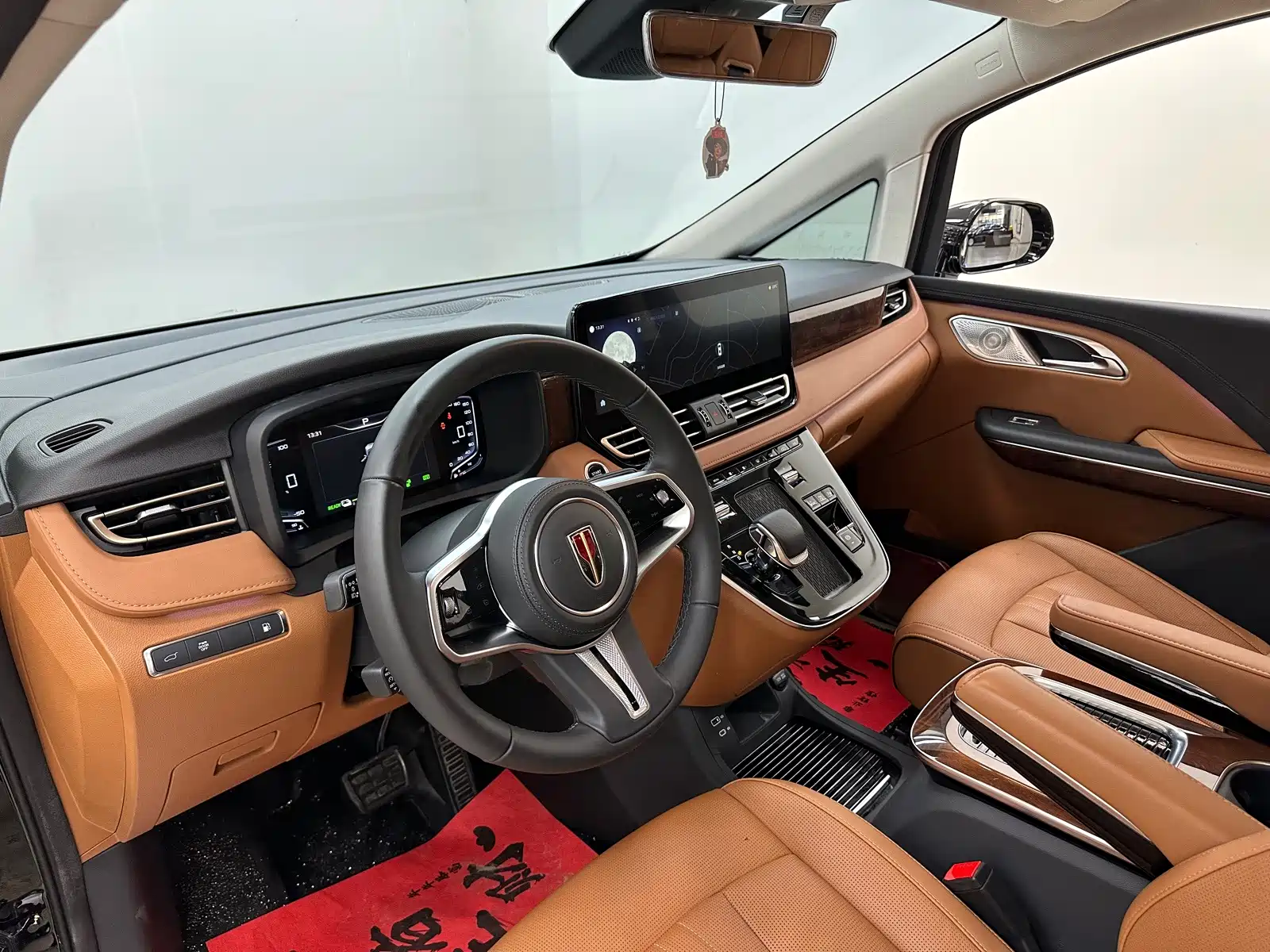 Фото 16 - Hongqi HQ9 PHEV