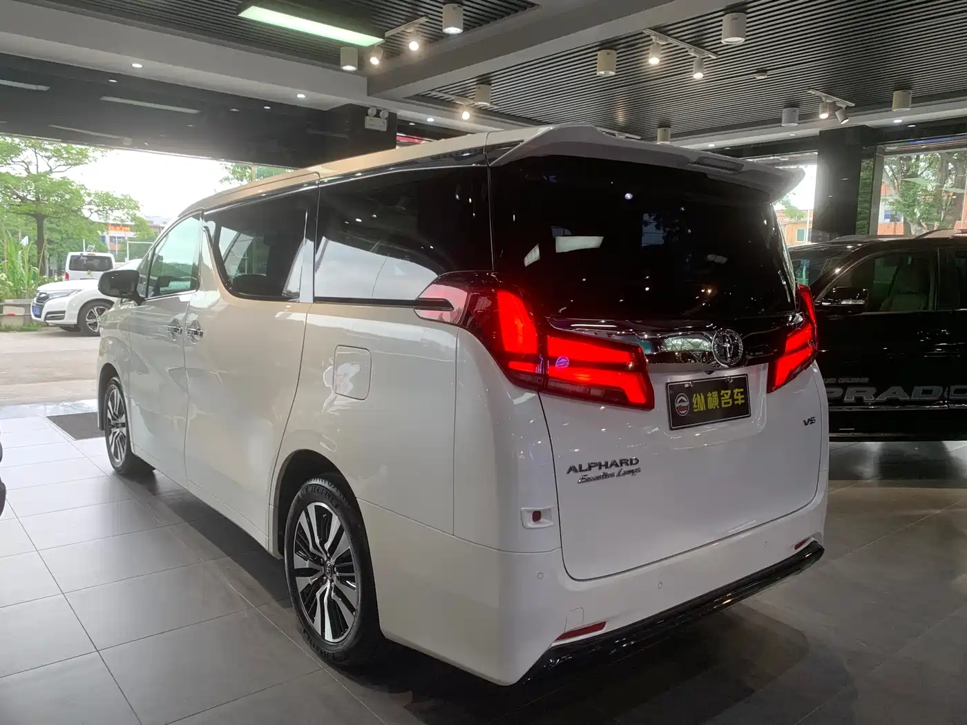 Toyota Alphard 2018 Facelift 3.5L Luxury Edition фото 4