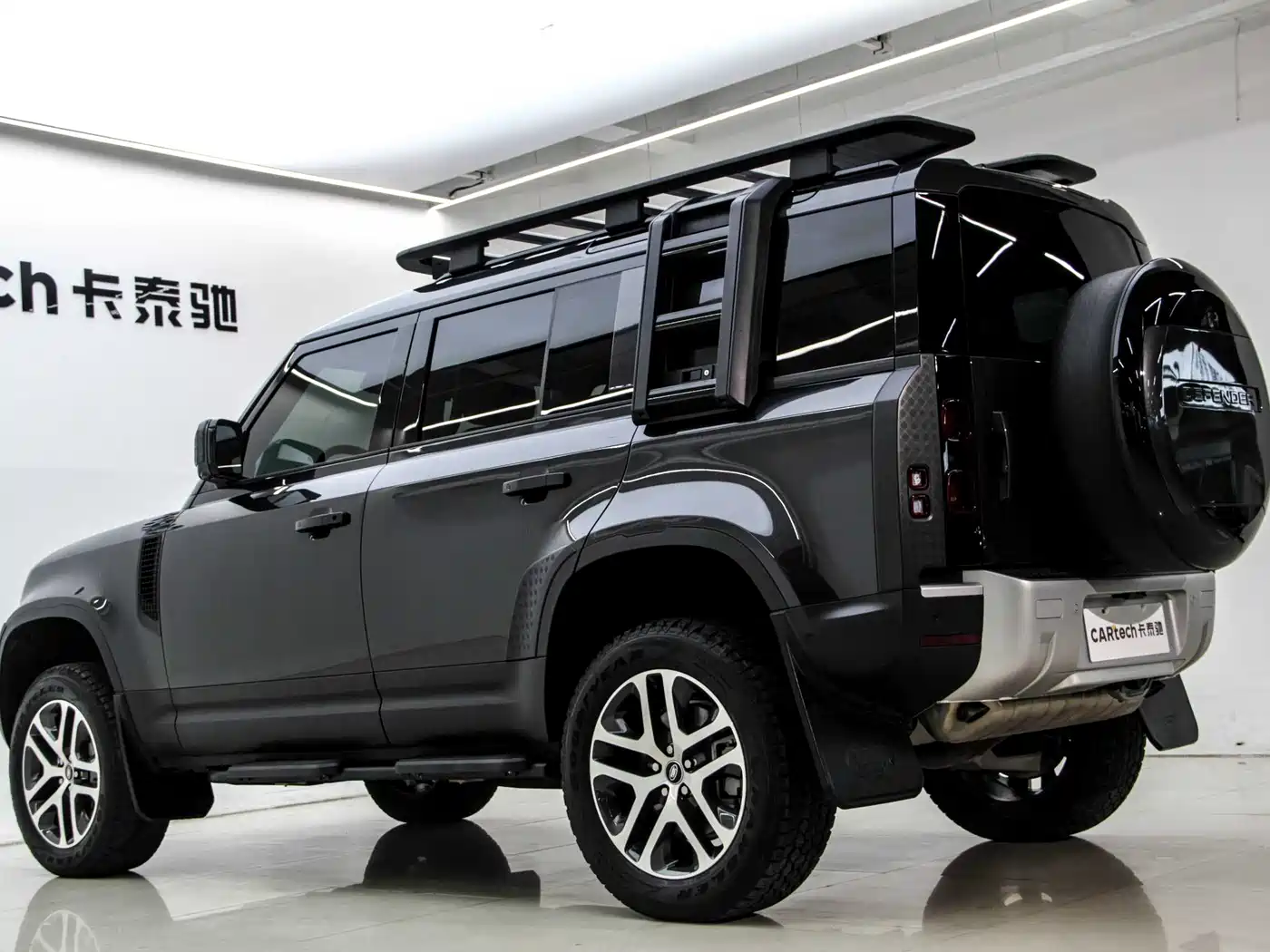Land Rover Defender 2025 110 3.0T P400 Dark Special Edition фото 24