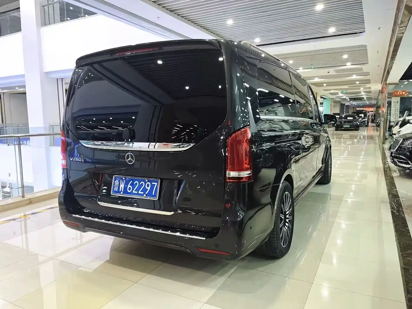 Mercedes-Benz V-Class 2020 Model V 260 L Long Wheelbase Luxury фото 6