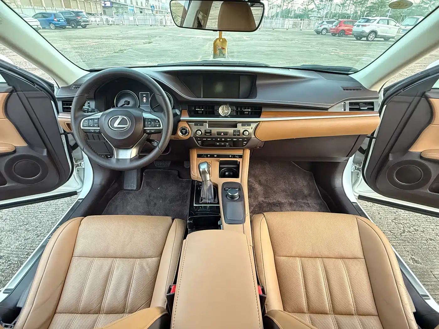 Фото 6 - Lexus ES