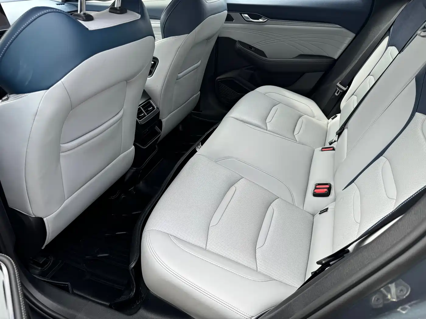 Фото 8 - Geely Preface