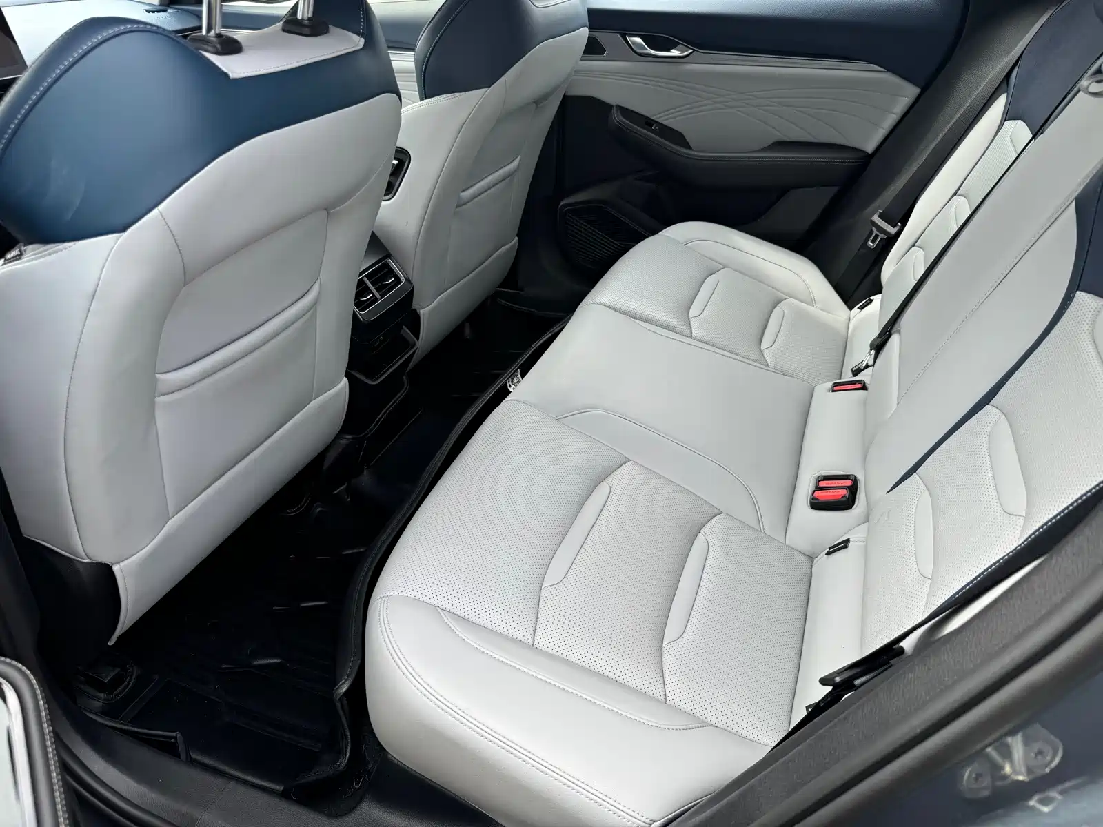 Фото 8 - Geely Preface