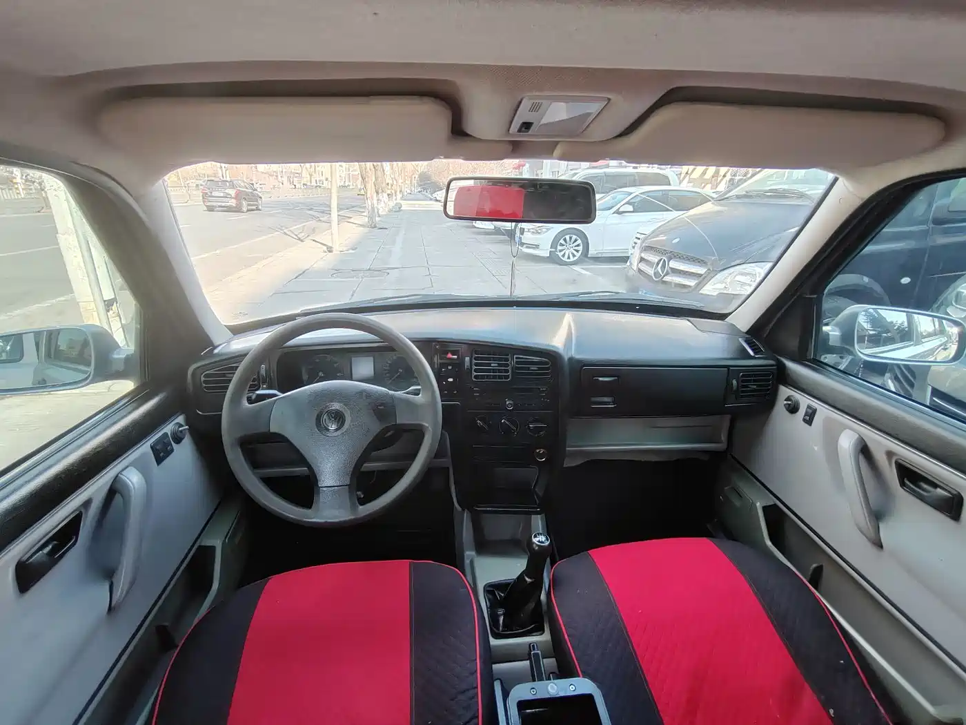 Volkswagen Jetta 2012 1.6L Commemorative Edition фото 8