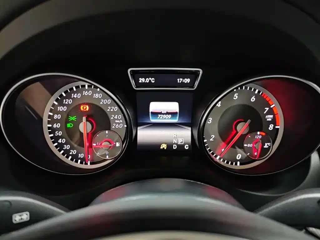 Mercedes-Benz GLA 2016 GLA 200 Dynamic фото 12