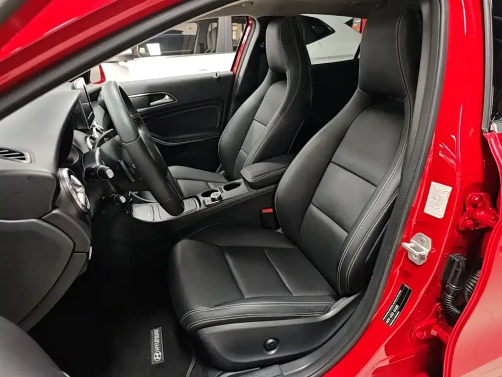 Mercedes-Benz GLA 2016 GLA 200 Dynamic фото 15