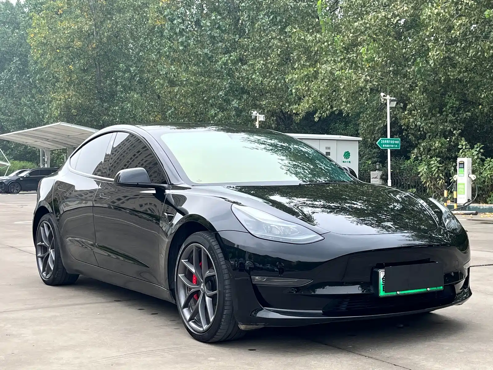 Фото 3 - Tesla Model 3