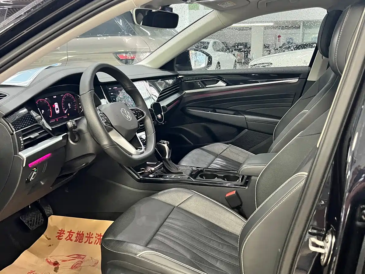 Volkswagen Passat 2022 330TSI Starlight Luxury Edition фото 5
