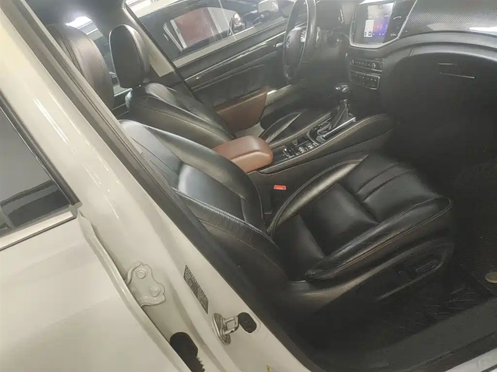 GAC Trumpchi Trumpchi GS7 2017 320T 2WD Luxury Smart Connect фото 25