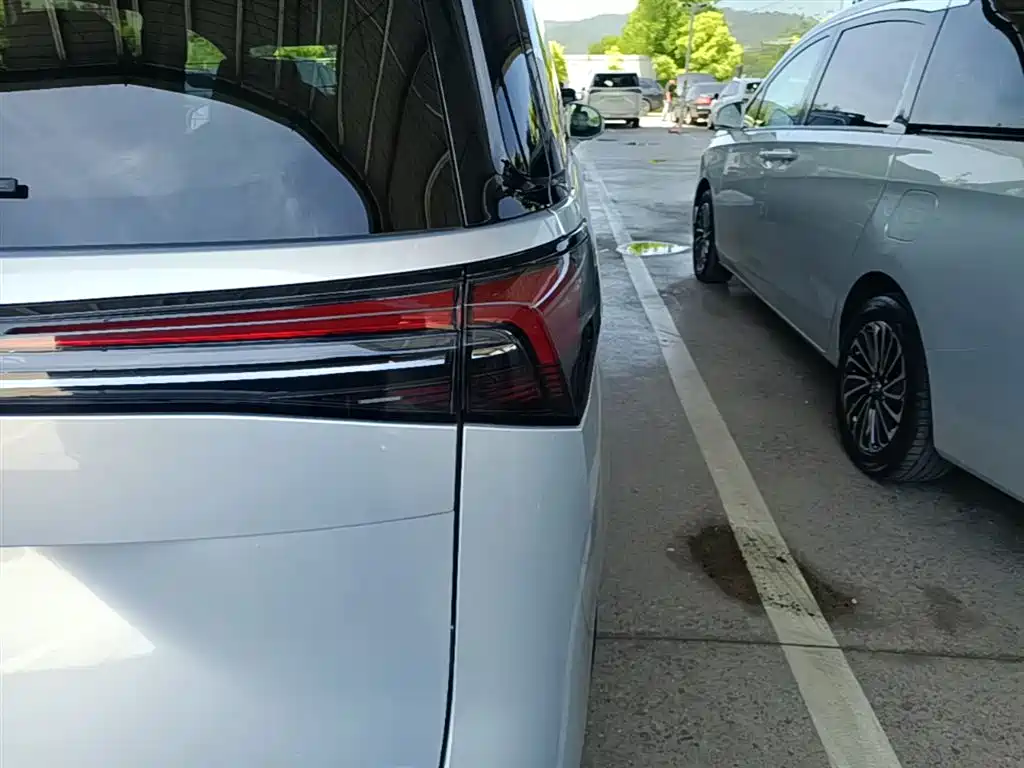 Buick GL8 New Energy 2025 Land Honor Premium Edition 7-Seater фото 8