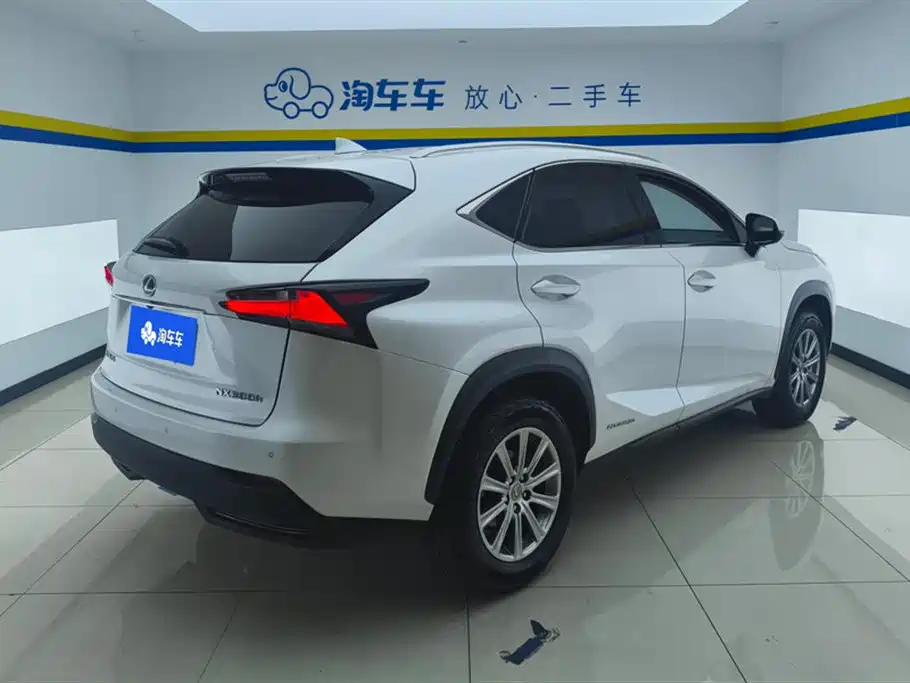 Lexus NX 2015 300h FWD Luxury фото 3