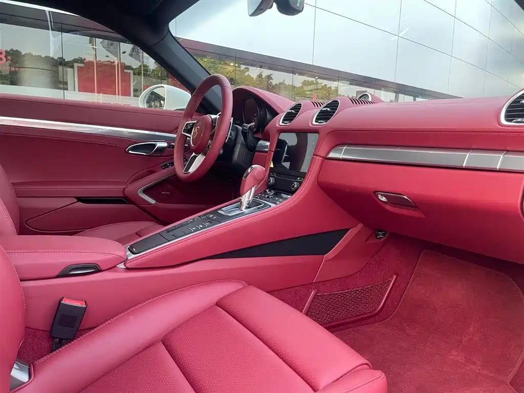PORSCHE 718