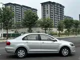 Photo 13 - Volkswagen Jetta