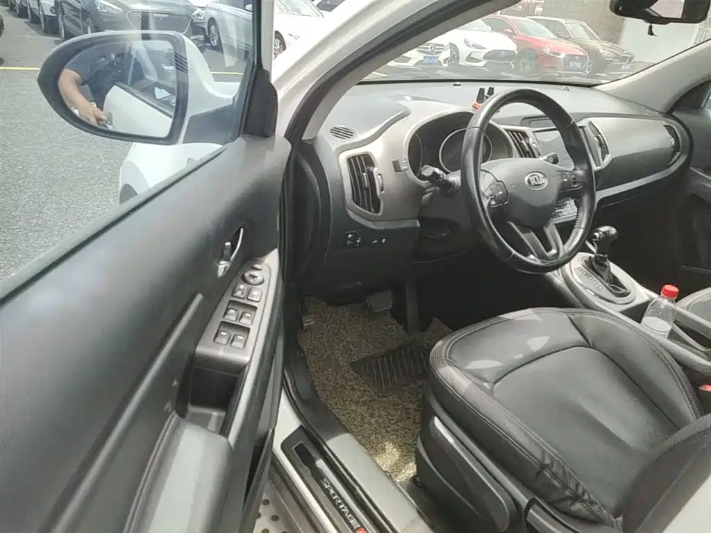Kia Sportage 2015 2.0L Automatic 2WD GLS фото 16