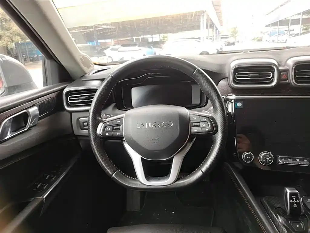Lynk & Co 02 2018 1.5T DCT 2WD Power Edition China V фото 11