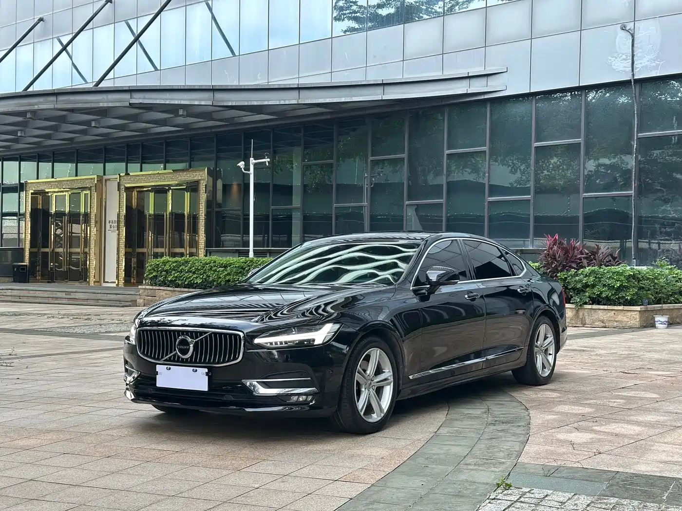 Фото 1 - Volvo S90