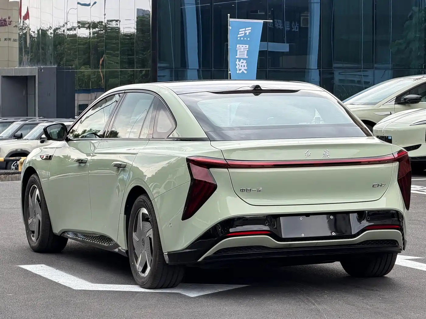 Hongqi EH7 2026 2025 690 Smart Selection Edition