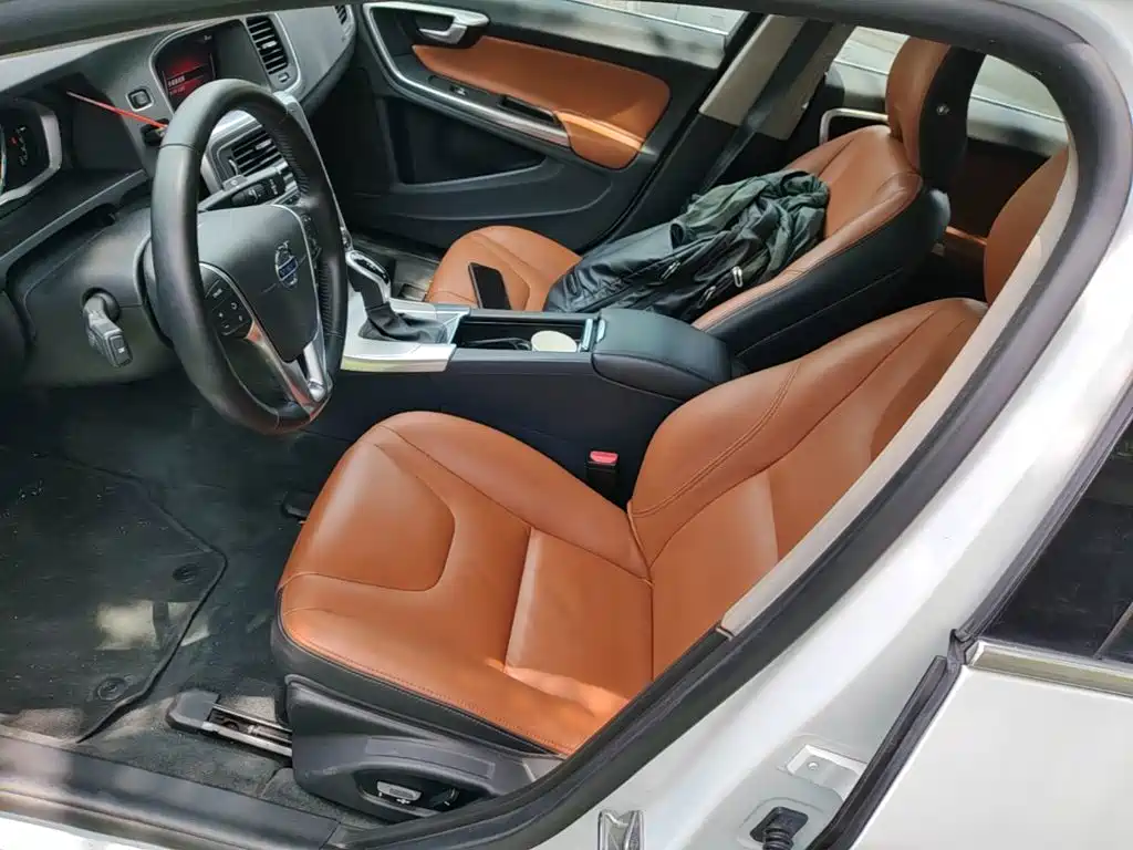 Фото 15 - Volvo S60