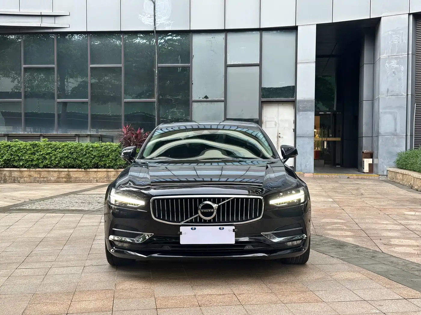 Фото 2 - Volvo S90