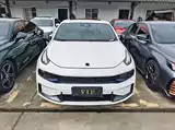 Фото 2 - Lynk & Co 03