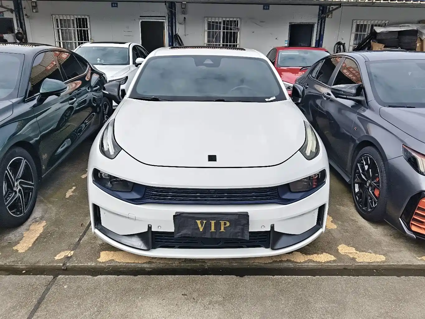 Фото 2 - Lynk & Co 03