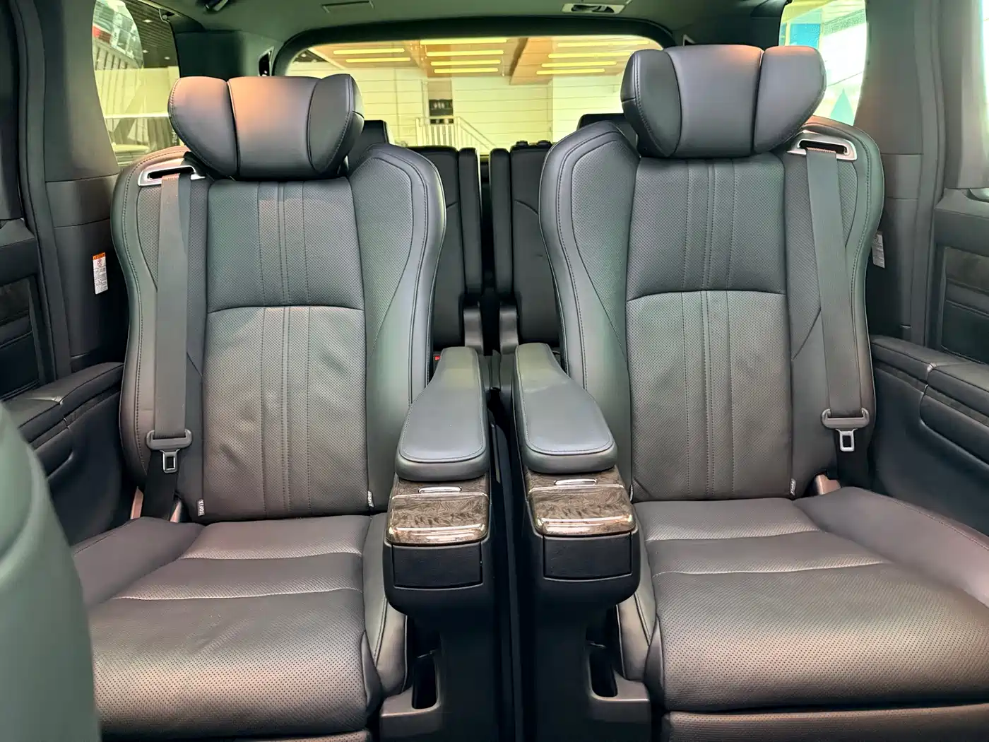 Toyota Alphard 2021 Hybrid 2.5L Premium фото 20