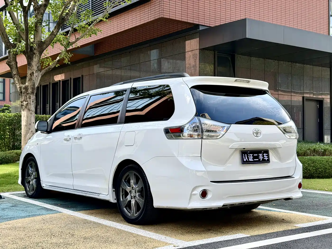 Toyota Sienna 2015 3.5L 2WD LE фото 8
