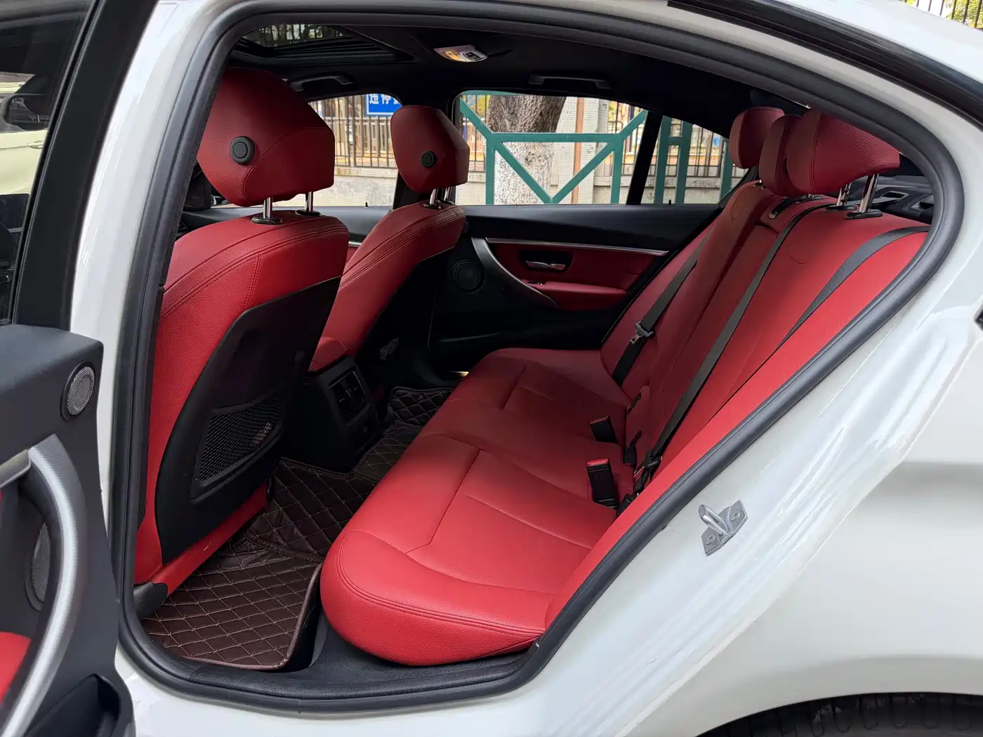 BMW 3 Series 2019 320i M Sport Black Night Edition фото 7