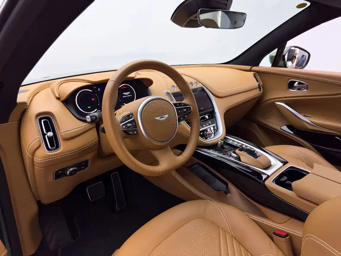 Aston Martin DBX 2023 2022 3.0T STRAIGHT-SIX