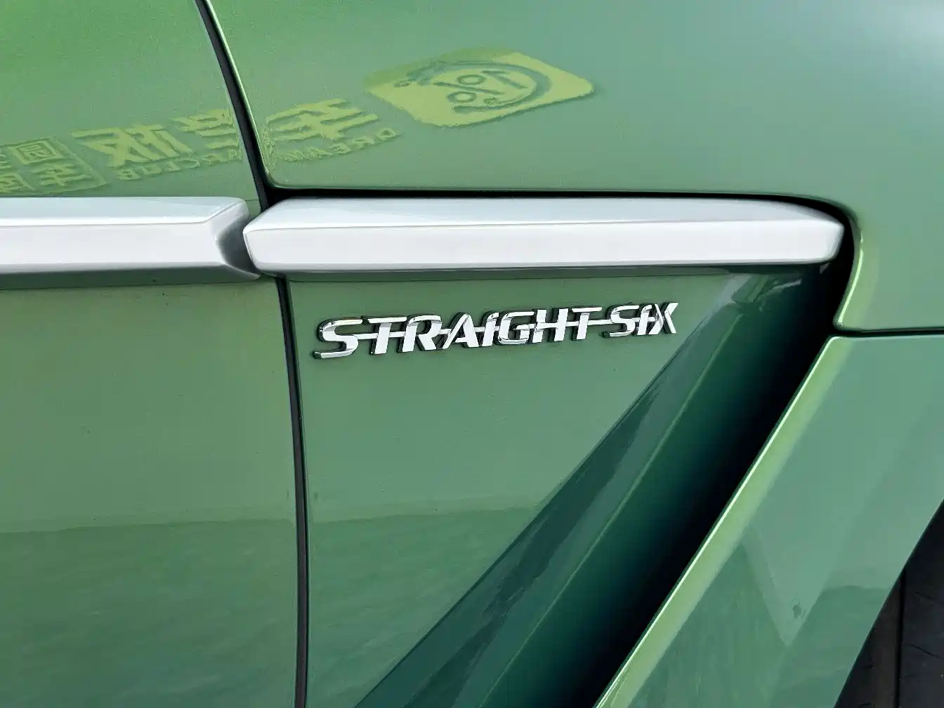 Aston Martin DBX 2023 2022 3.0T STRAIGHT-SIX