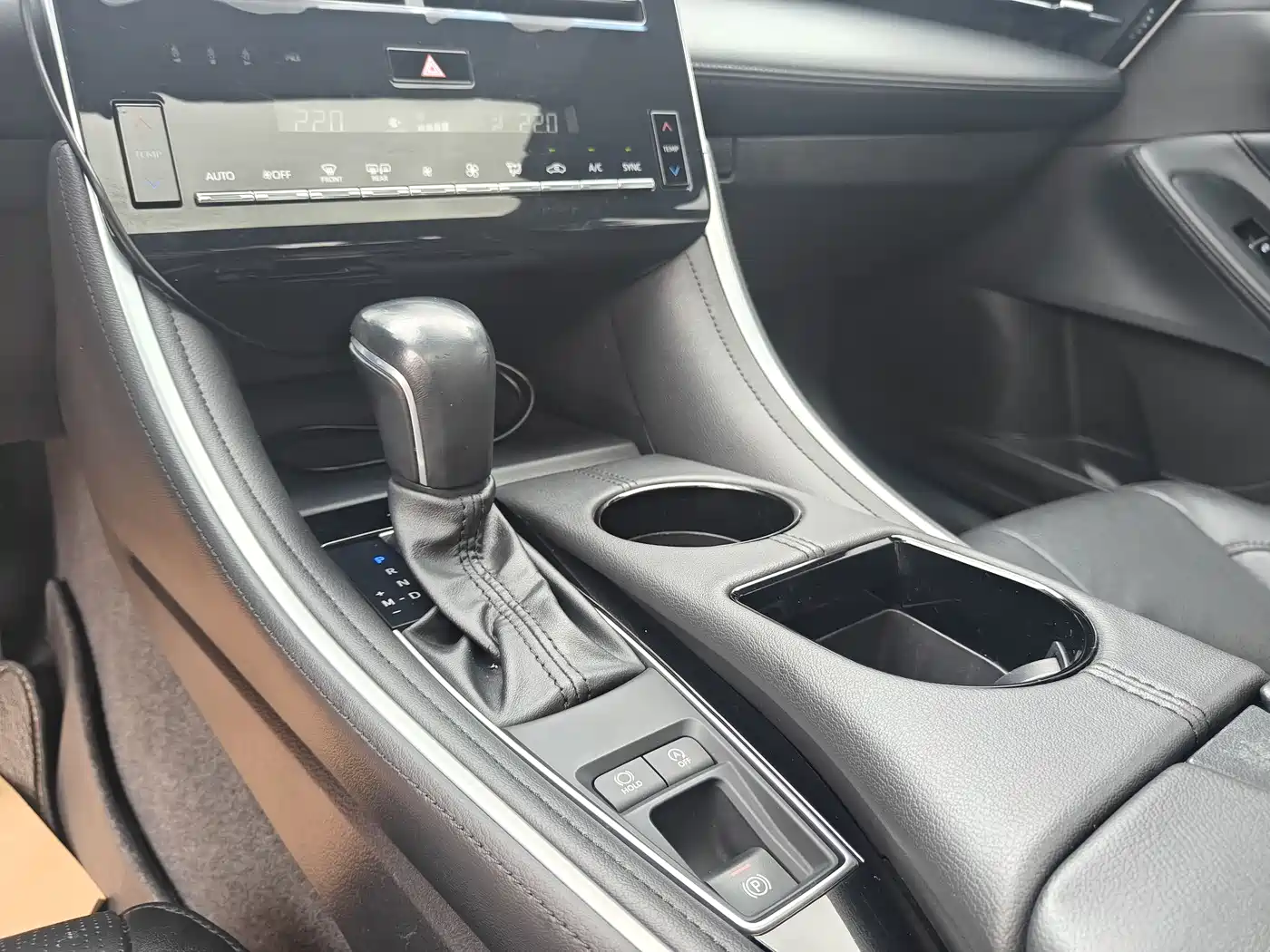 Toyota Avalon 2022 2.0L Luxury Edition фото 14