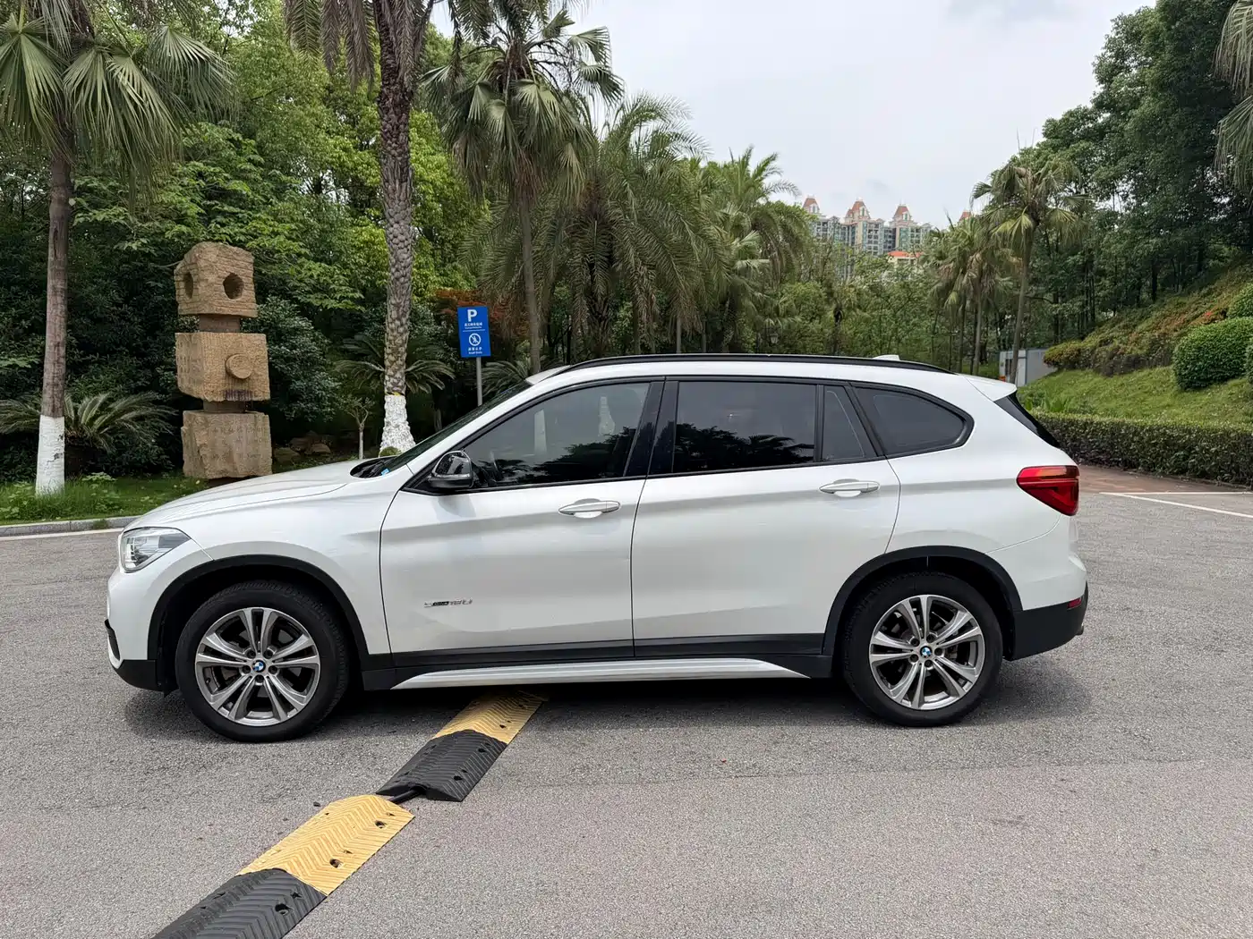BMW X1 2018 sDrive18Li Premium Model фото 4
