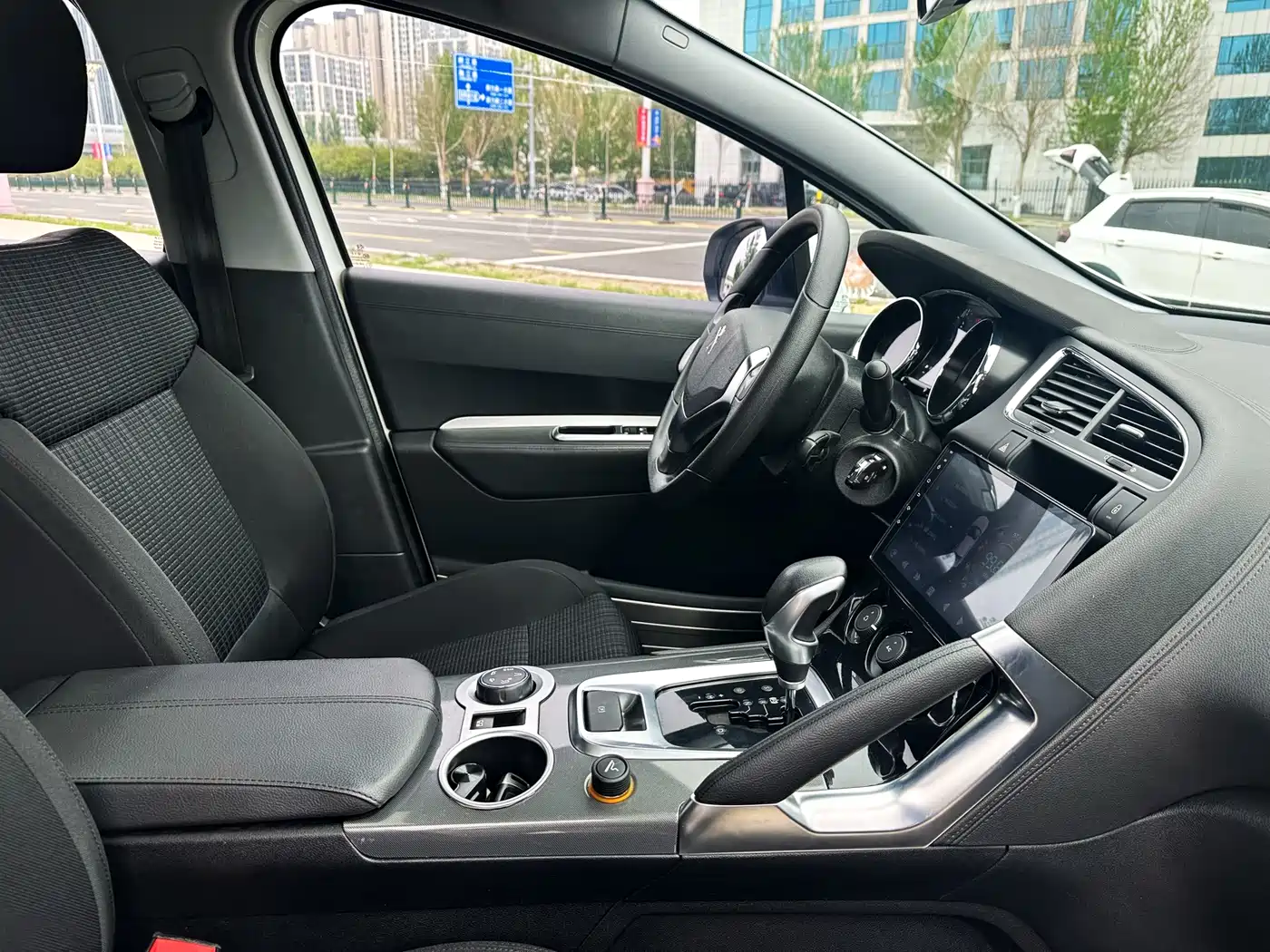 Peugeot 3008 2016 1.6THP Automatic Standard Edition фото 12