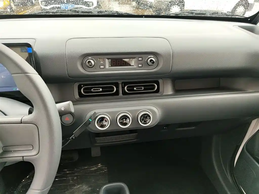 Wuling Motors Wuling Zhiguang NEV 2026 2025 Model 305km Base Version