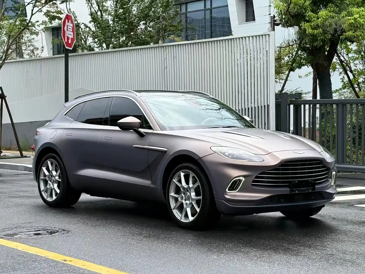 Aston Martin DBX 2021 2021 4.0T V8 Silk Road Splendor