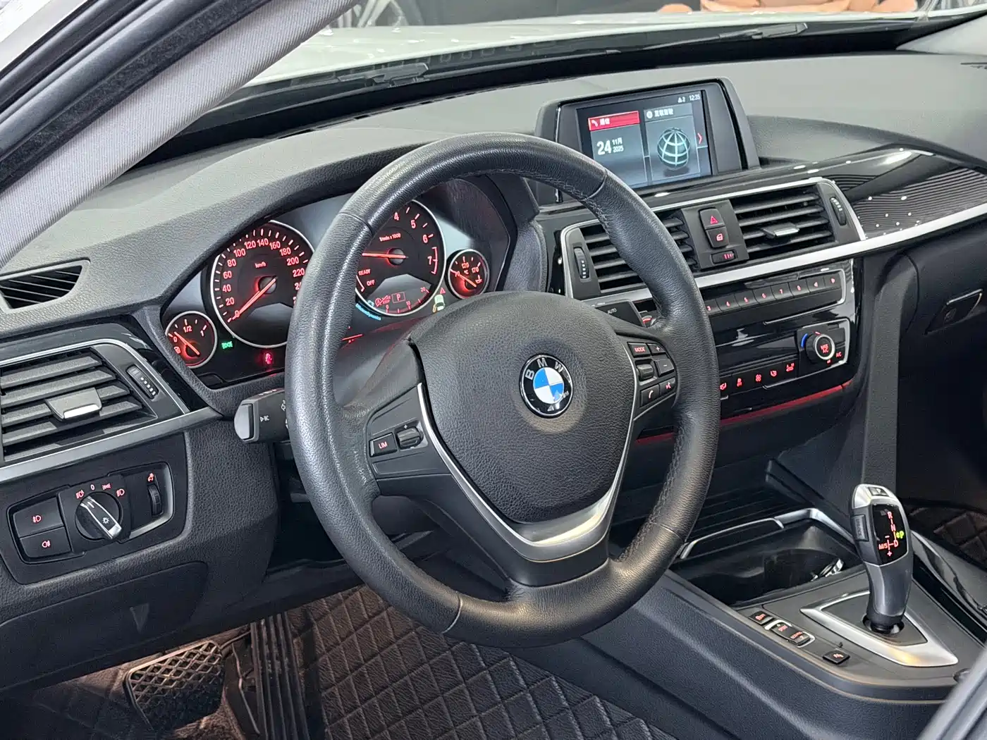 BMW 3 Series GT 2018 320i Fashion фото 5