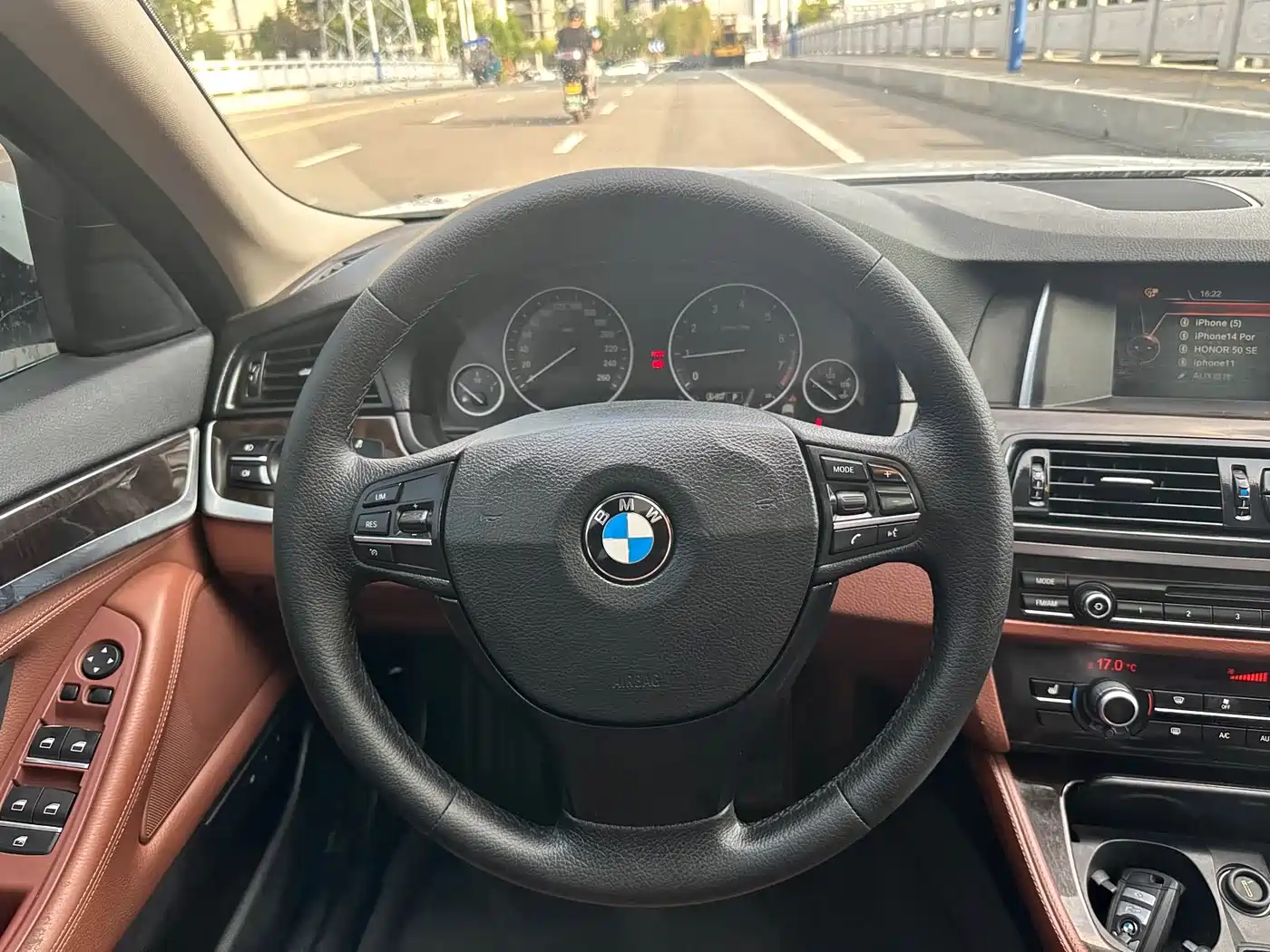 BMW 5 Series 2014 525Li Leading фото 12