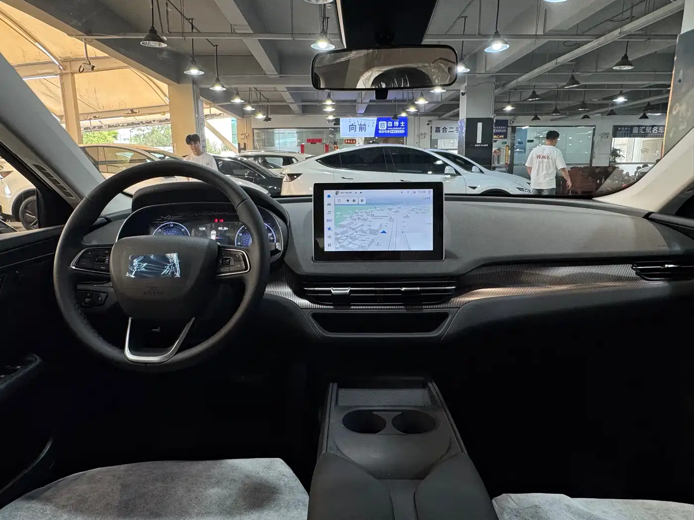 Hongqi E-QM5 2025 610km PLUS фото 9